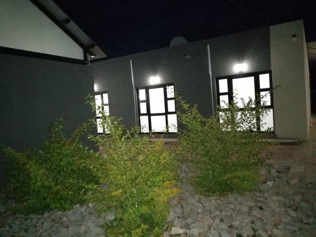 Tsumeb Guesthouse Kamho Esterno foto