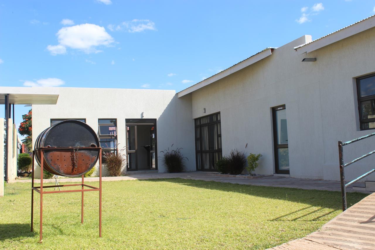 Tsumeb Guesthouse Kamho Esterno foto