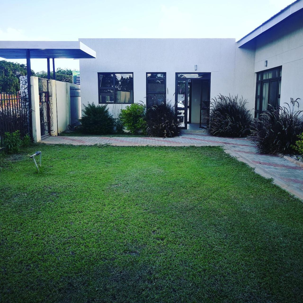 Tsumeb Guesthouse Kamho Esterno foto